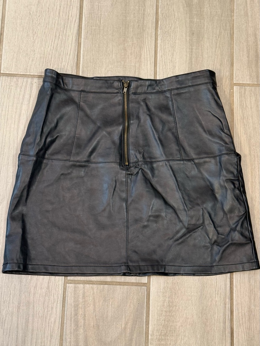 Shinestar Black Faux Leather Mini Skirt with Side Pockets - Picture 3 of 4